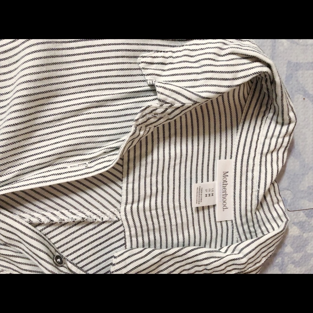Motherhood maternity high low button down - medium